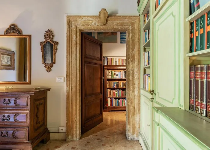 Guesthost - Pantheon - L'angolo Nascosto Dei Quadri Apartment *